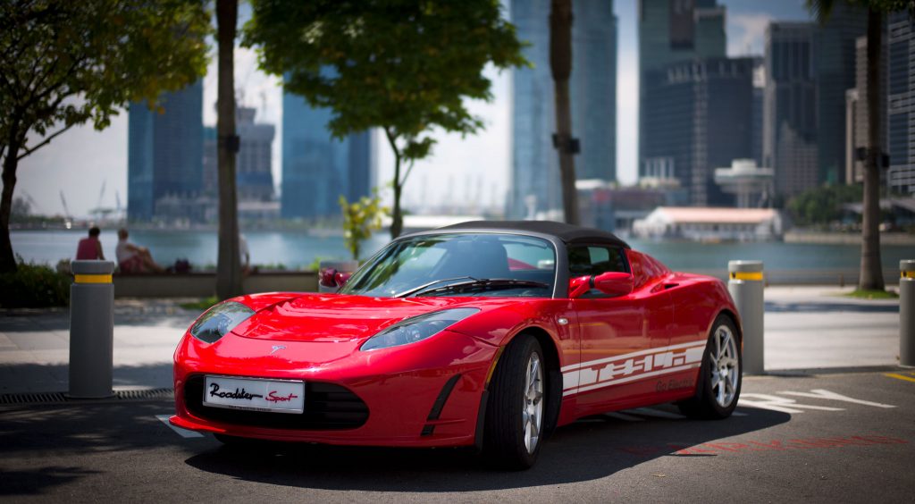 A Tesla Roadster végre az első autó, ami szemet gyönyörködtető is egyben