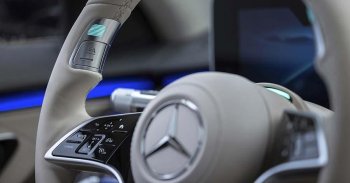 Gyulladás veszélyre figyelmezteti 800 000 ügyfelét a Daimler