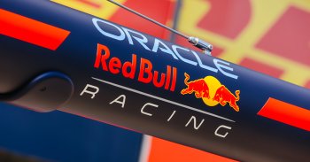 Rasszista viselkedés miatt függesztette fel tartalékversenyzőjét a Red Bull