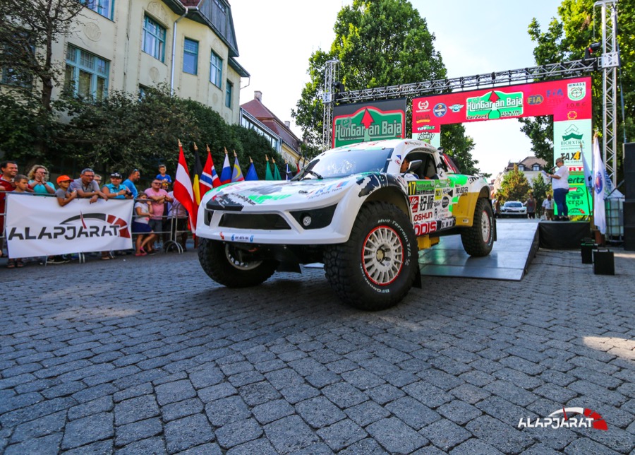 Elrajtolt a HunGarian Baja